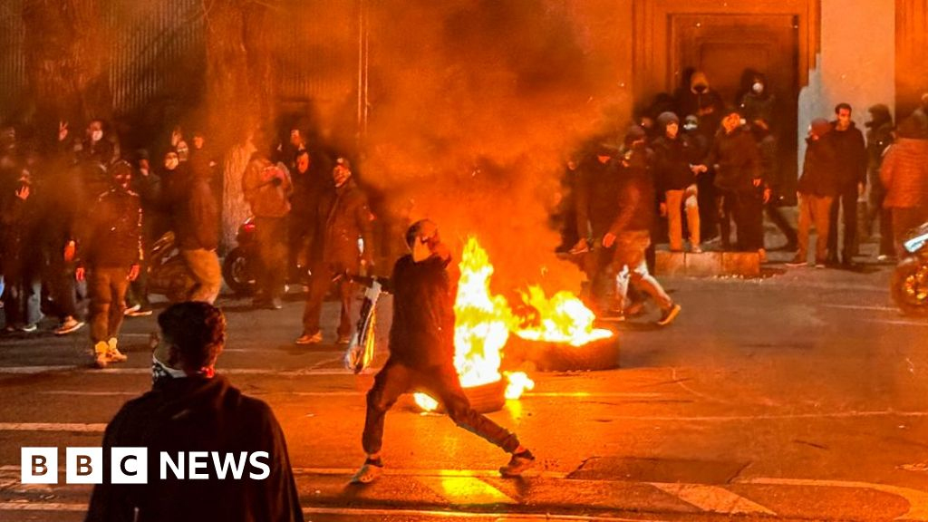 इरानको प्रदर्शन थप हिंसात्मक