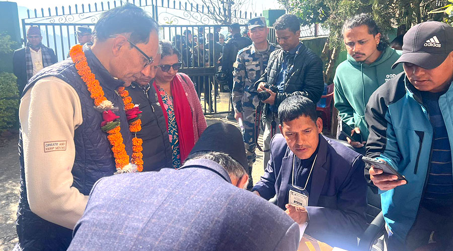 गोरखा– २ मा नेकपाका लेखनाथ न्यौपानेले गरे मनोनयन दर्ता