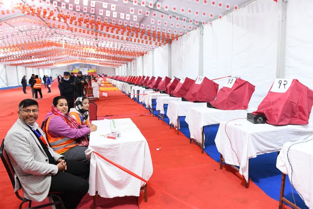 एमालेको नयाँ नेतृत्व चयनका लागि अहिलेसम्म ७ सय २० मत खस्यो