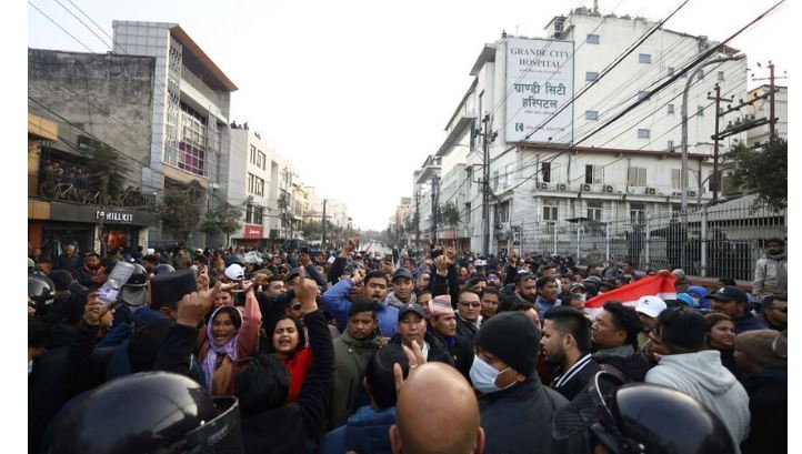 कांग्रेसका नेता कार्यकर्ताको नाराबाजी र प्रदर्शनले कान्तिपथ क्षेत्र अस्तव्यस्त