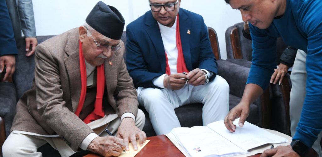 ओलीले गरे झापा–५ बाट उम्मेदवारी दर्ता