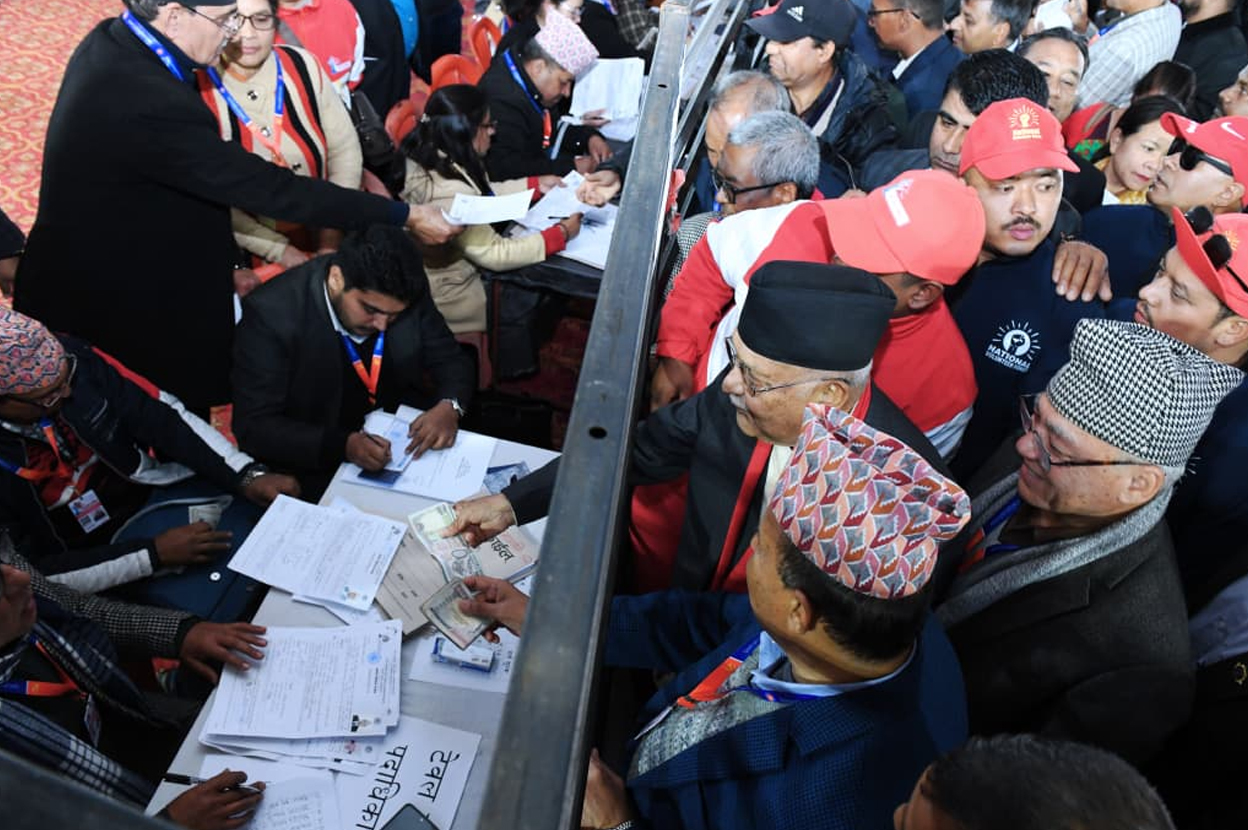 केपी ओलीले गराए उम्मेदवारी दर्ता