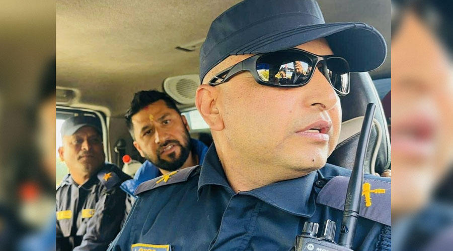 चितवन पुगे रवि लामिछाने, स्थलमार्गबाट भैरहवा जादै